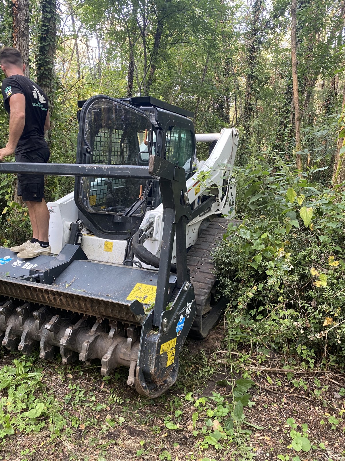 Nettoyage et défrichage d'un terrain à bâtir au Pian Médoc en Gironde