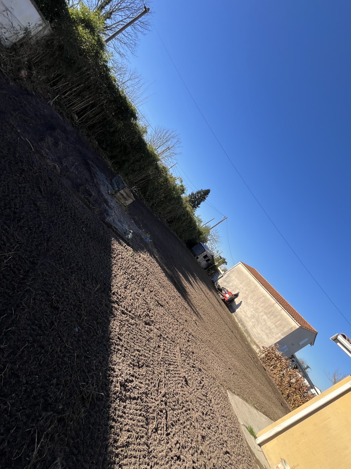 Nivellemen d’un terrain et préparation de sol 
 sur la commune de Macau 