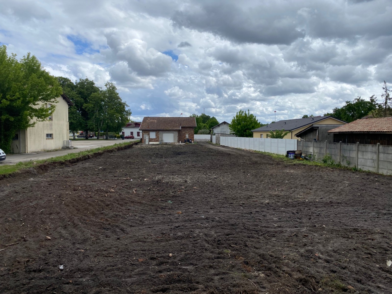 Démolition d’une grange et nettoyage du terrain chez un particulier sur la commune du Porge en Gironde