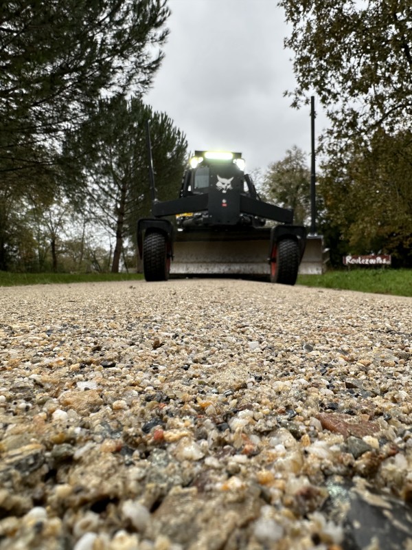 Location de niveleuse sur Bordeaux et en Gironde 