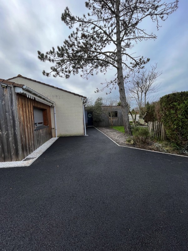 Création d’un parking, terrassement, empierrement, enrobé sur la commune de saint Médard en jalles .