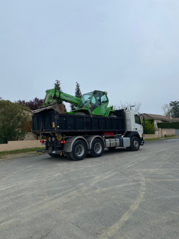 Transfert et transport d’engin de chantier sur bordeaux et en Gironde