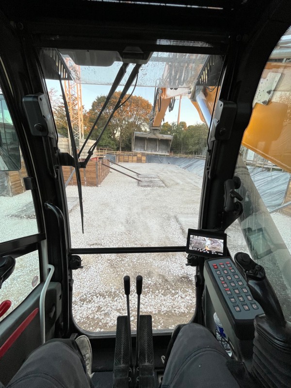 Terrassement et évacuation de terre sur un terrain sur la commune de Pessac en Gironde