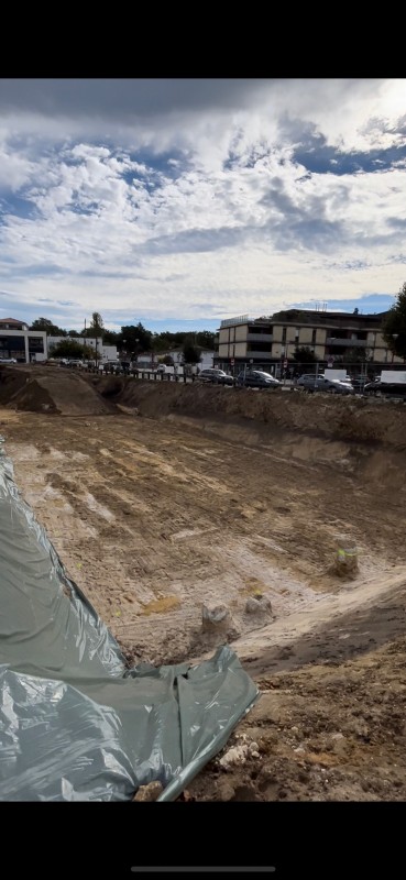 Terrassement terrain Médoc sur la commune du Taillan Médoc avec réalisation d'un parking souterrain