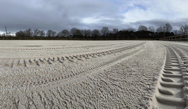 Construction de carrière équestre, Terrassement, nivellement d’une carrière équestre. Livraison sable équestre .