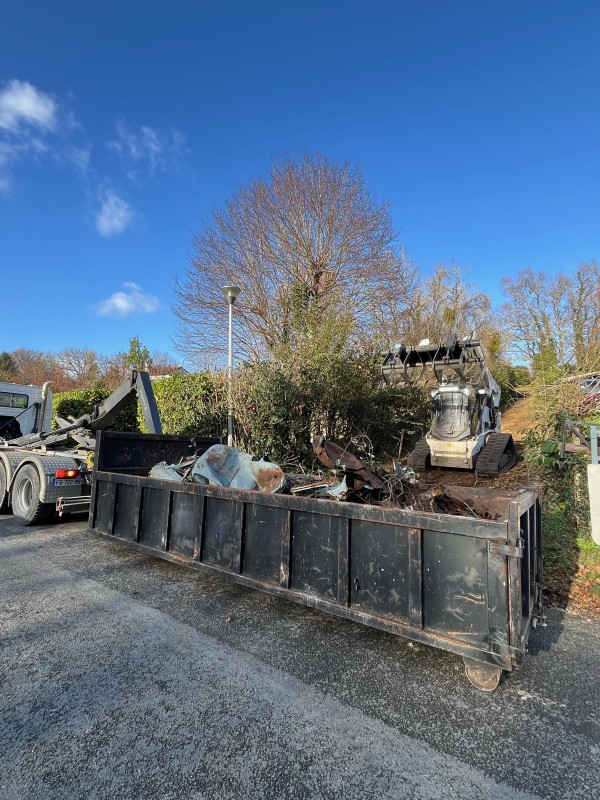 Broyage forestier sur la commune de Latresne en Gironde proche de Bordeaux 