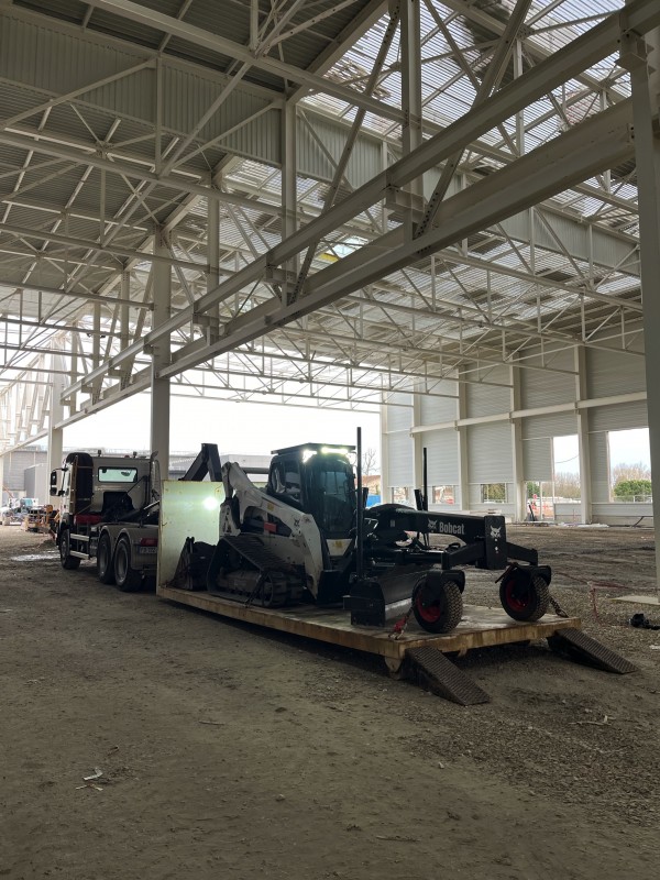 Location de niveleuse sur Bordeaux et en Gironde