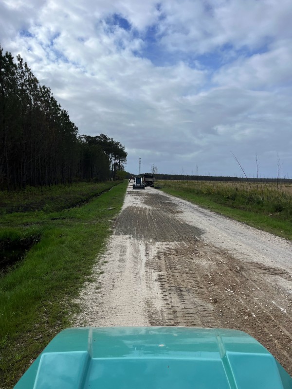 Location de niveleuse compacte  sur Bordeaux et en Gironde .