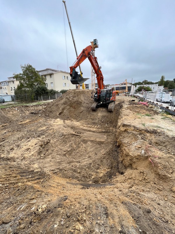Terrassement terrain Médoc sur la commune du Taillan Médoc avec réalisation d'un parking souterrain