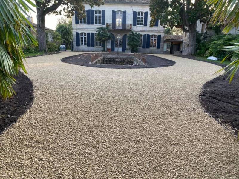 Aménagement extérieur et reprofilage terrain d'une maison au Port de Macau en Gironde