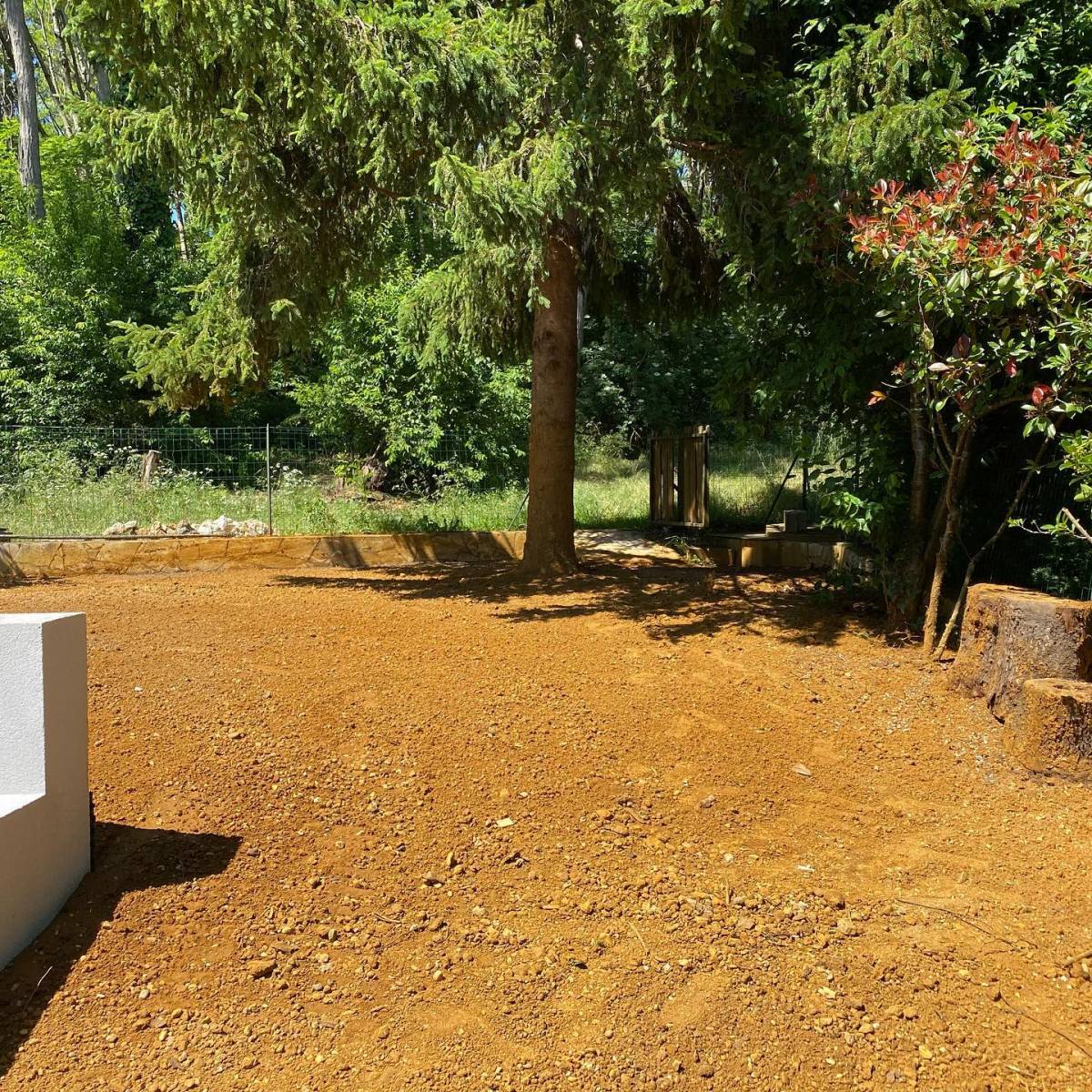 Terrassement et empierrement pour futur terrasse piscine proche de Bordeaux en Gironde