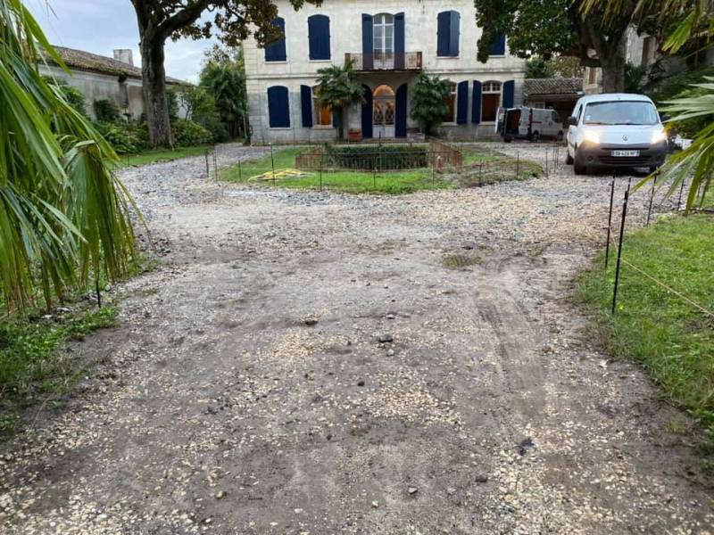 Aménagement extérieur et reprofilage terrain d'une maison au Port de Macau en Gironde