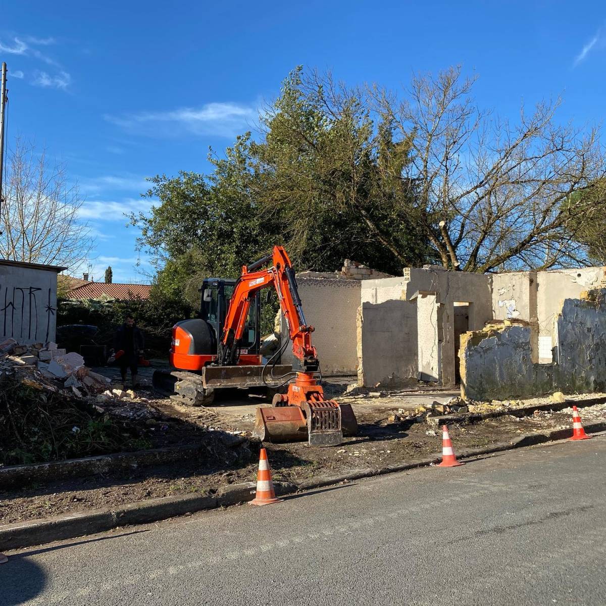 Démolition structure maison individuelle et remise à niveau terrain Pessac Alouette