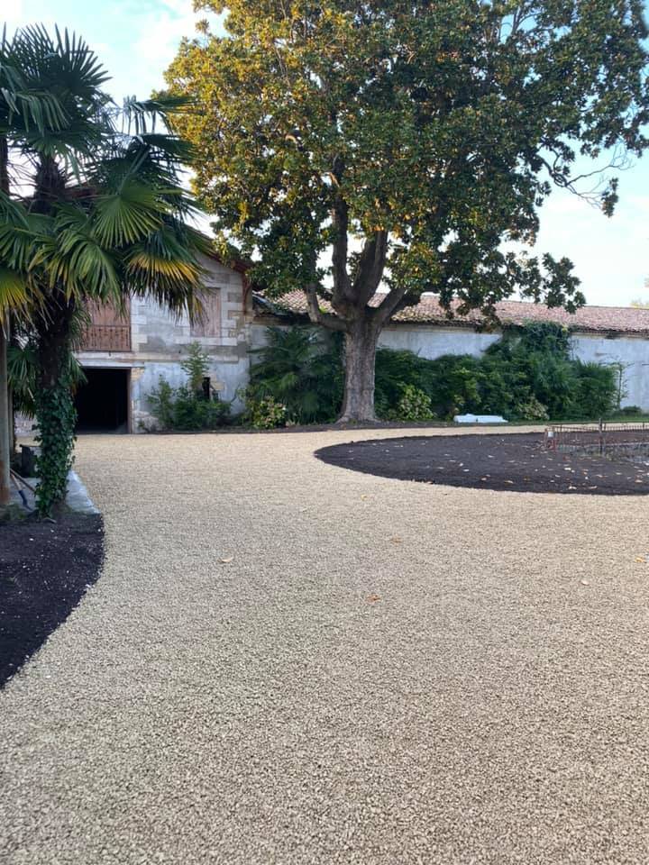 Aménagement extérieur et reprofilage terrain d'une maison au Port de Macau en Gironde