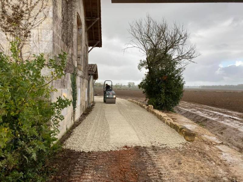 Aménagement extérieur et reprofilage terrain d'une maison au Port de Macau en Gironde