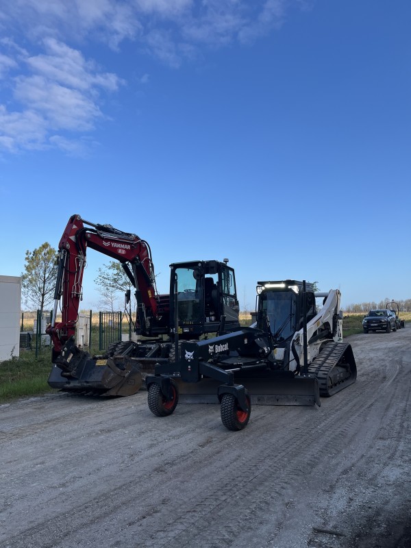 Location de niveleuse compacte  sur Bordeaux et en Gironde .