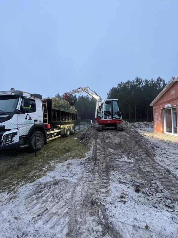 Terrassement et évacuation de terre à Saint-Laurent-Médoc (33112)
