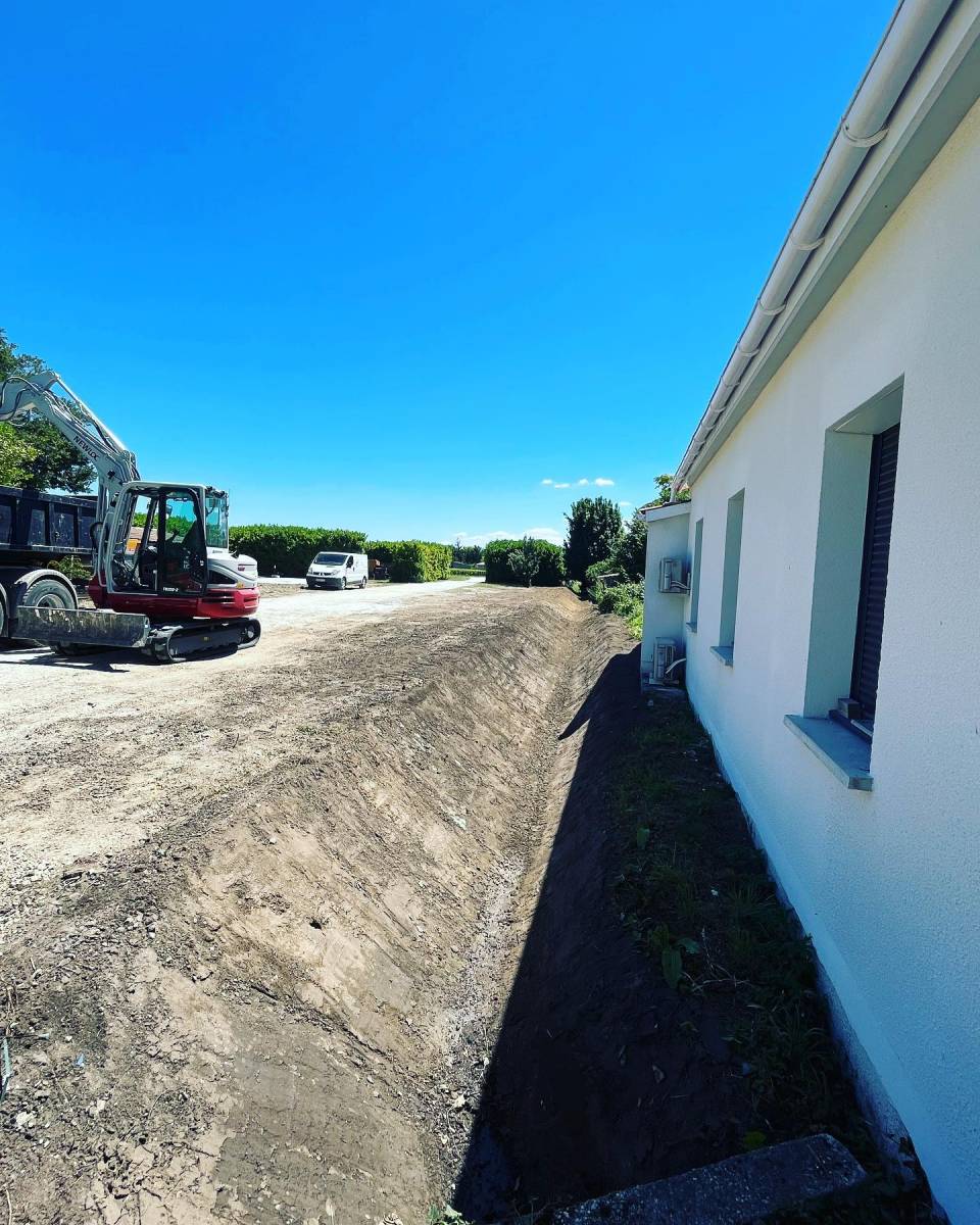 TERRASSEMENT TERRAIN Aménagement extérieur et défrichage d'un terrain au Château Bertrand Braneyre à Cissac -Médoc
