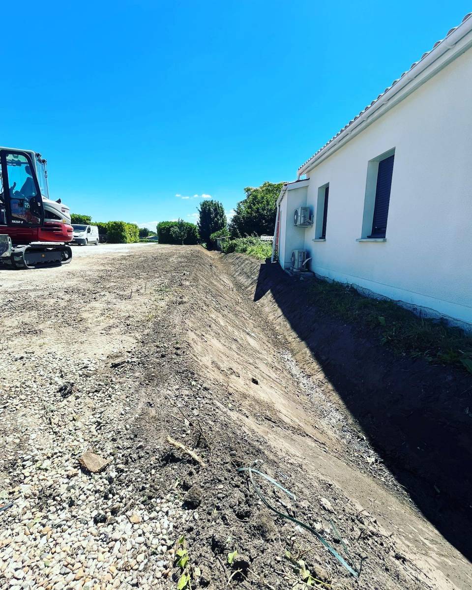 TERRASSEMENT TERRAIN Aménagement extérieur et défrichage d'un terrain au Château Bertrand Braneyre à Cissac -Médoc