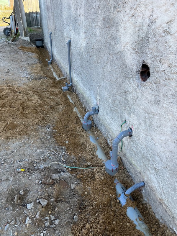 Réalisation d’une réfection de reseau eau usée sur la commune de Macau en Gironde proche de bordeaux .