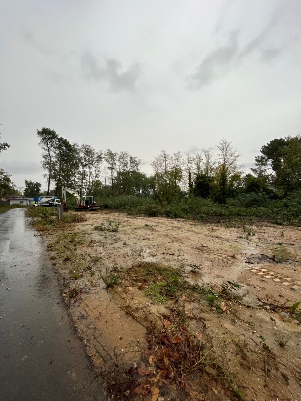 Terrassement terrain à Saint Aubin de Médoc en Gironde avec nivellement