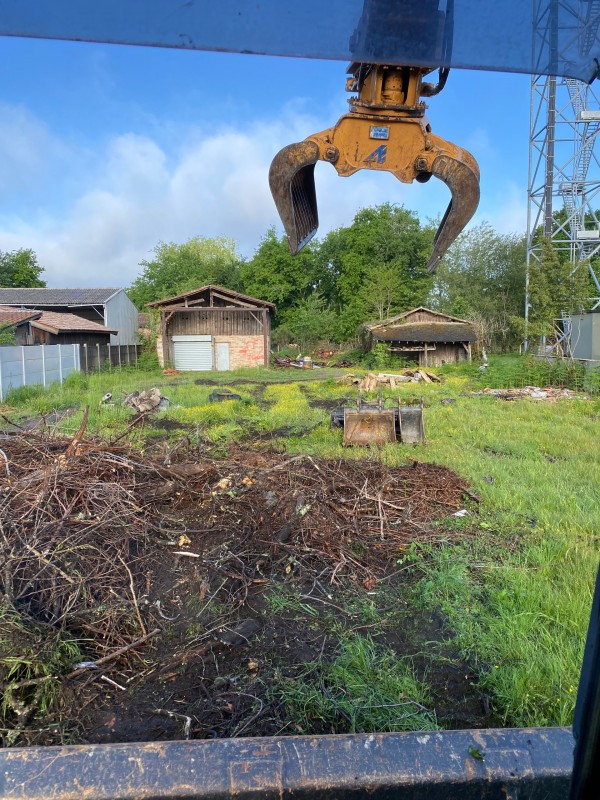 Démolition d’une grange et nettoyage du terrain chez un particulier sur la commune du Porge en Gironde