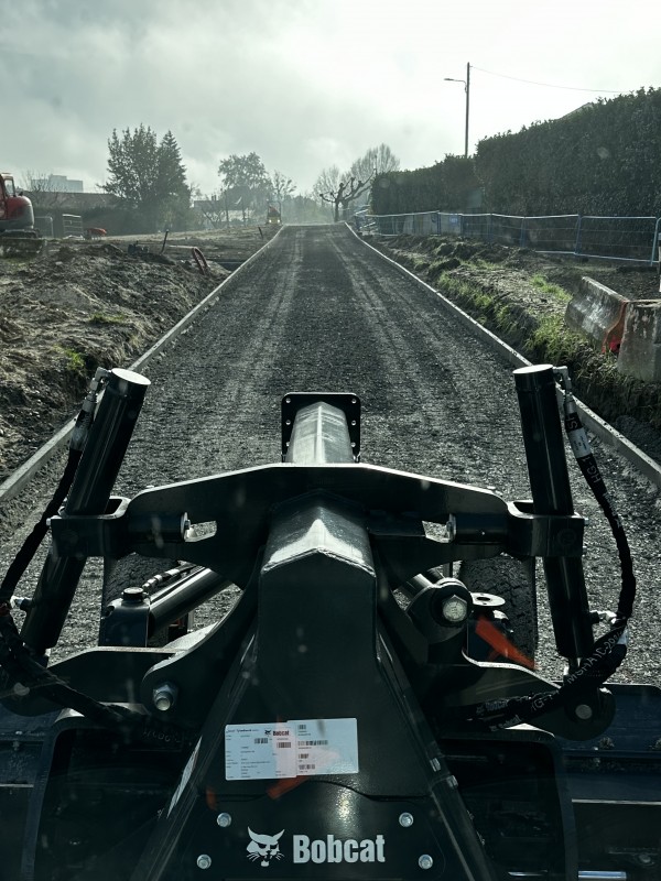Location de niveleuse sur Bordeaux. L’entreprise Videau terrassement la référence en mini niveleuse sur Bordeaux