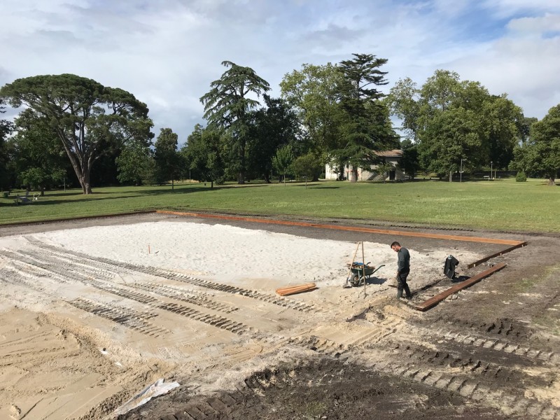 Réalisation d'un terrain de volley-ball à Blanquefort en Gironde