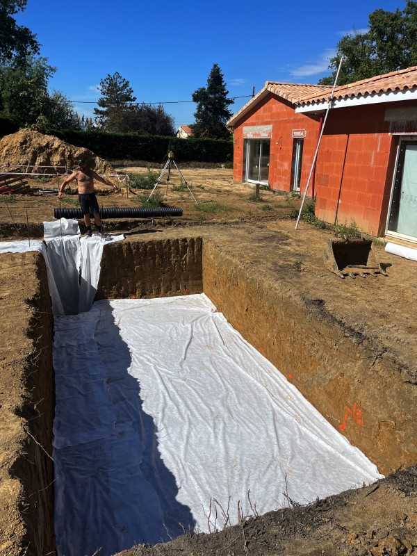 Terrassement de piscine avec nivellement des terres à Saint Germain du Puch en Gironde