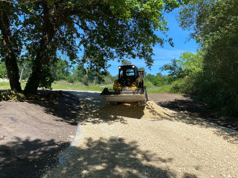 Location engin: chargeuse compacte à chenille à Bordeaux en Gironde