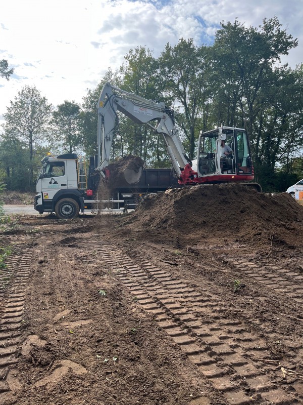Terrassement terrain à Saint Aubin de Médoc en Gironde avec nivellement