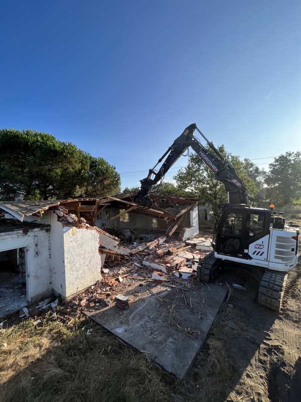Démolition maison Pian Médoc: avec dépendances et garage