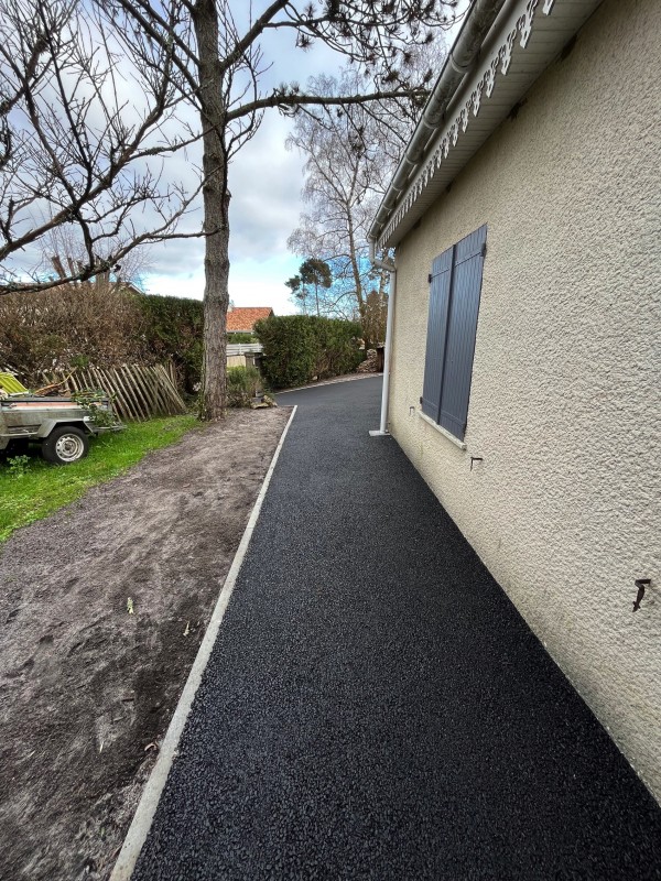Création d’un parking, terrassement, empierrement, enrobé sur la commune de saint Médard en jalles .