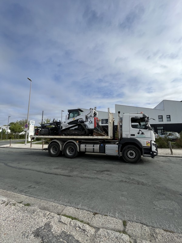 Location mini niveleuse Bobcat 6t avec lame guidage 2D à Bordeaux en Gironde