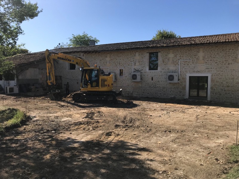 Démolition garage Blanquefort: garage avec un empierrement