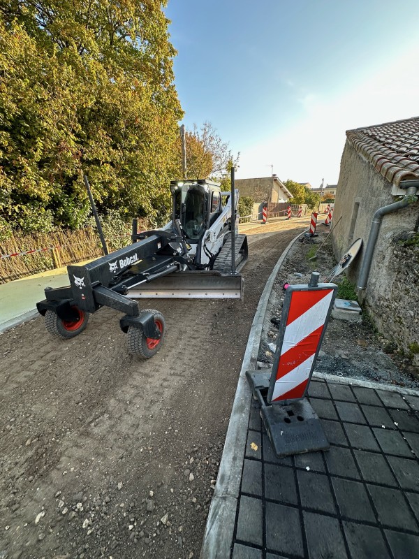 Location de niveleuse sur Bordeaux et en Gironde 