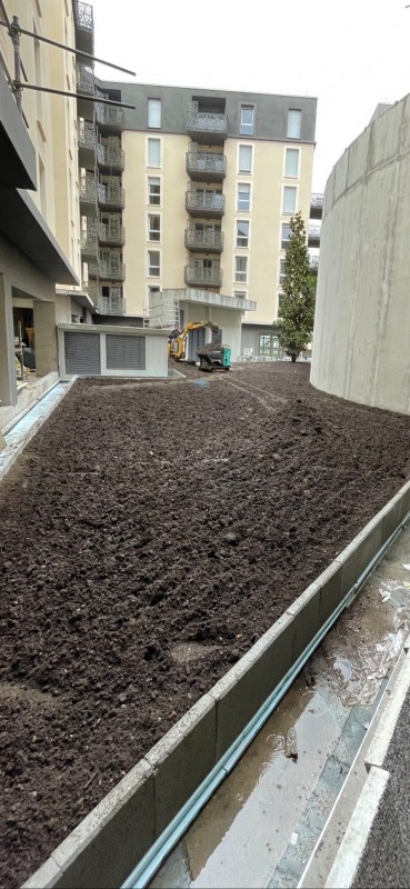 Apport de terre végétale et nivellement sur un toit terrasse à Cenon proche de Bordeaux