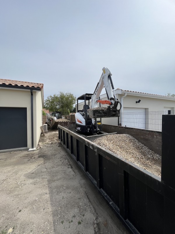 Drainage d’un fossé avec chargeuse et poly benne au Taillan Médoc en Gironde
