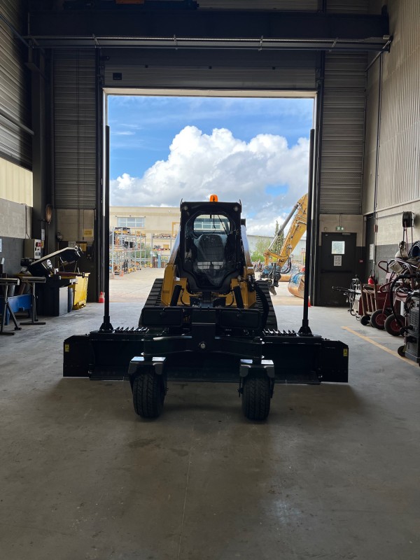 Location engin: chargeuse compacte à chenille à Bordeaux en Gironde