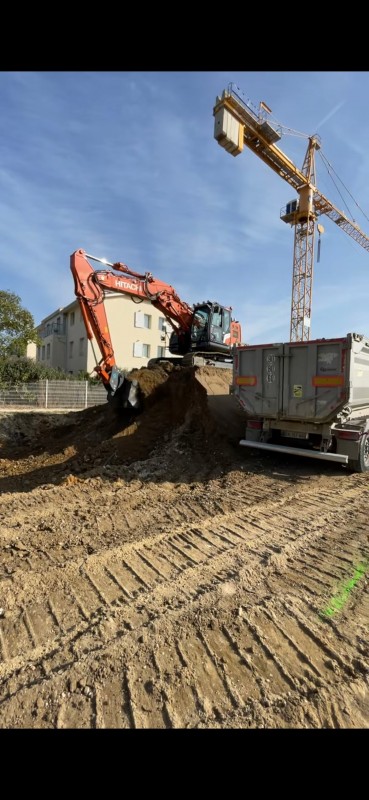 Terrassement terrain Médoc sur la commune du Taillan Médoc avec réalisation d'un parking souterrain