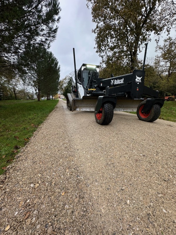 Location de niveleuse sur Bordeaux et en Gironde 