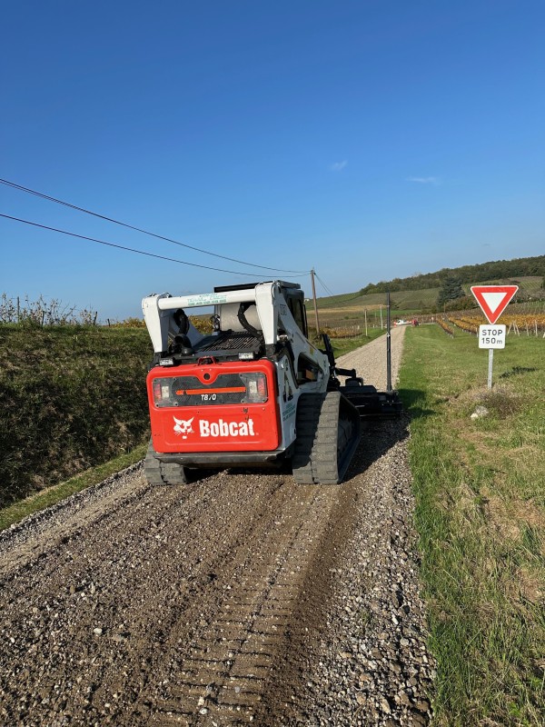 Location de niveleuse sur Bordeaux et en Gironde 