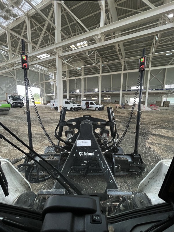 Location de niveleuse sur Bordeaux et en Gironde