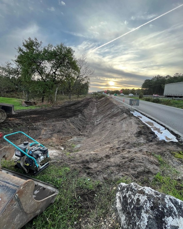 Nettoyage  de terrain, broyage et débroussaillage sur la commune de Cestas en Gironde .
