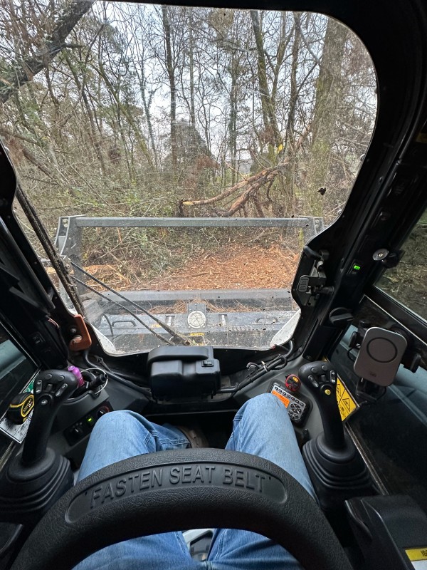 Défrichage de terrain et broyage sur la commune de Lignan de Bordeaux 