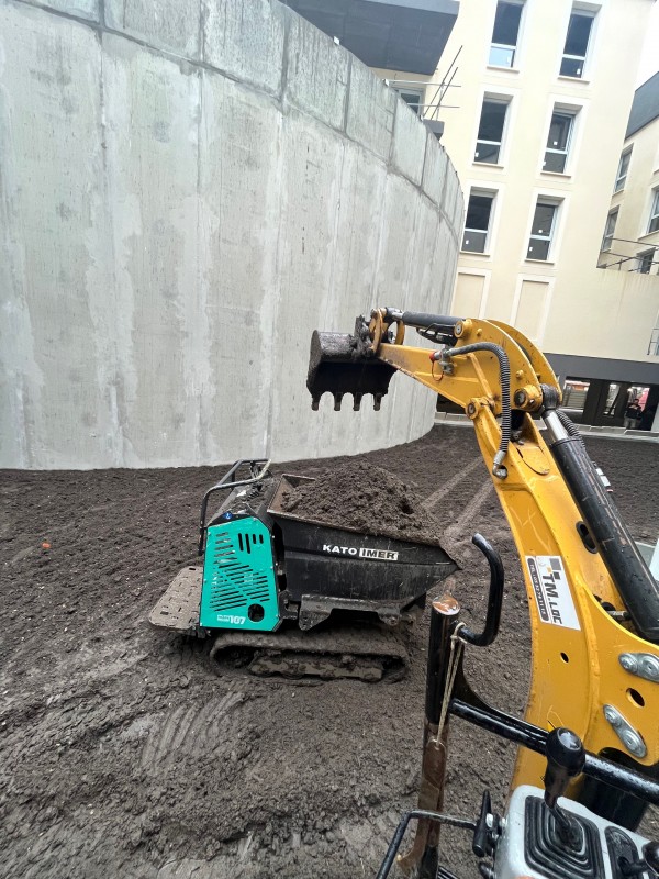 Apport de terre végétale et nivellement sur un toit terrasse à Cenon proche de Bordeaux
