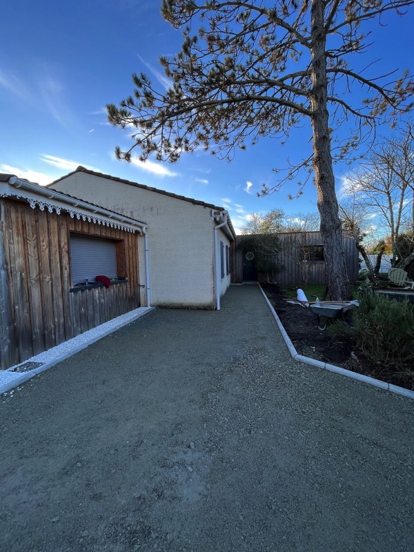 Création d’un parking, terrassement, empierrement, enrobé sur la commune de saint Médard en jalles .