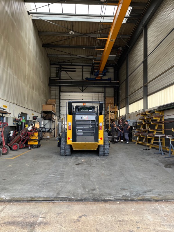 Location engin: chargeuse compacte à chenille à Bordeaux en Gironde