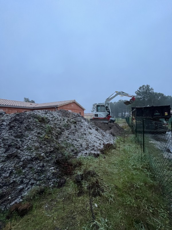 Terrassement et évacuation de terre à Saint-Laurent-Médoc (33112)