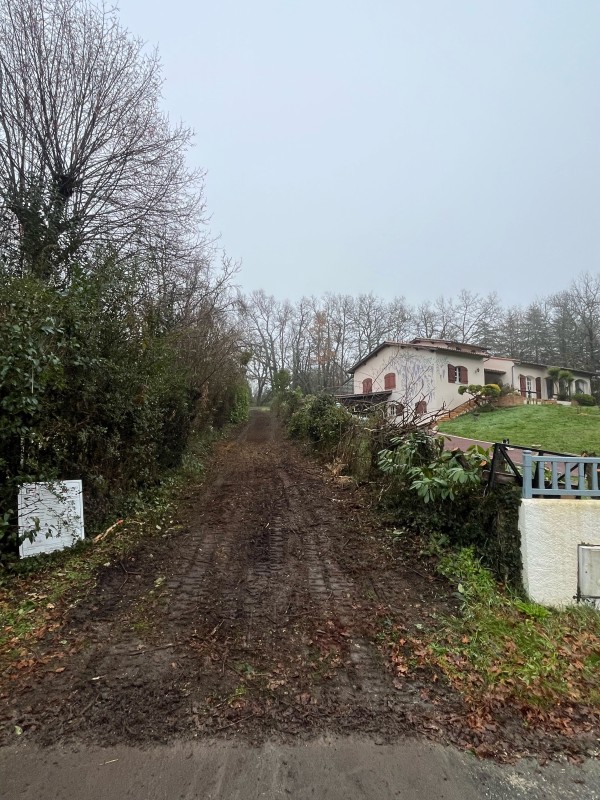 Broyage forestier sur la commune de Latresne en Gironde proche de Bordeaux 